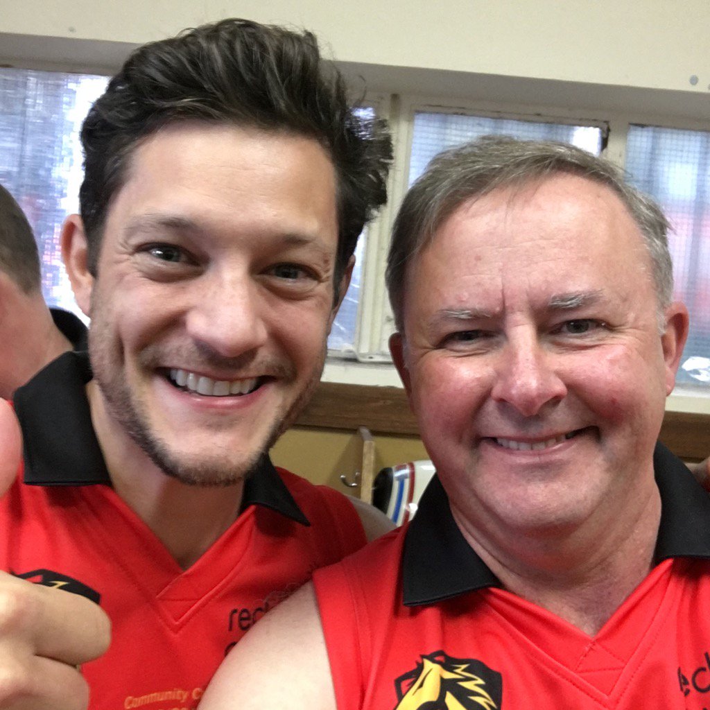 AlboMP's tweet photo. With @RobMillsyMills in the dressing room ready to fire up @SydCommunityCup #gowalers https://t.co/xrMjv4fLQF