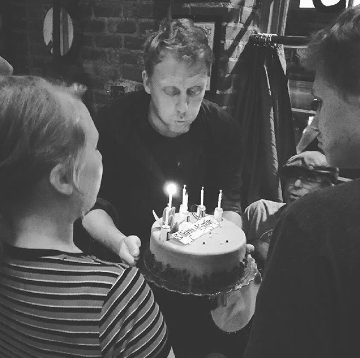 Team_McKidders's tweet photo. PHOTOS - Kevin &amp; his beautiful birthday cake 💖 https://t.co/yyBZuxK2ya