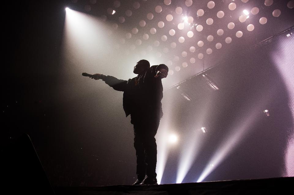 Forbes's tweet photo. Apple Music has now sent 3 albums to No. 1 this year https://t.co/S7O4HK61BZ https://t.co/3y5o3iZFof