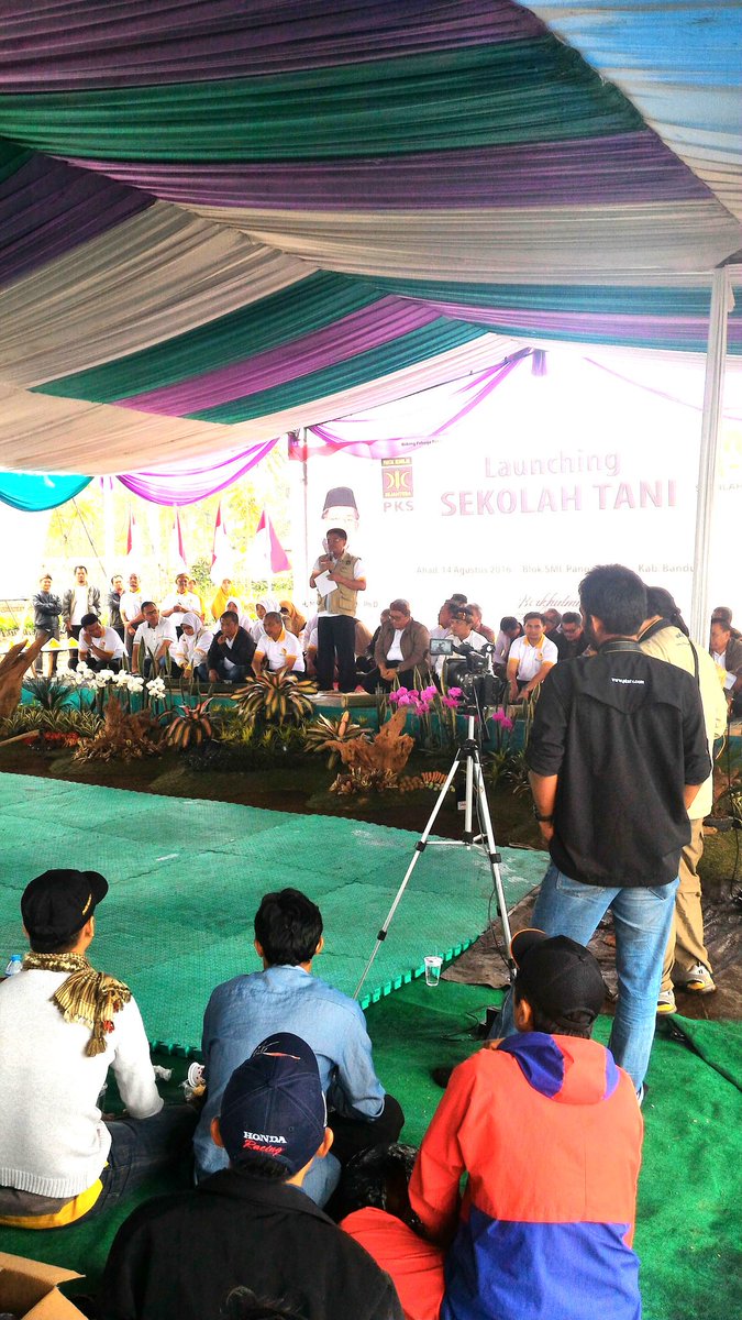 <a href="/msi_sohibuliman/">mohamad sohibul iman</a> : program #sekolahtani adalah usaha <a href="/PKSejahtera/">DPP PKS</a> dlm khidmat terhadap petani cc <a href="/pksjabar/">DPW PKS Jawa Barat</a>