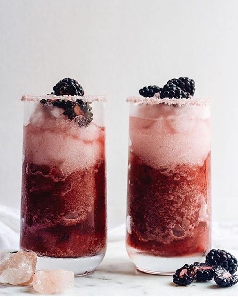 Cookin_w_Crohns's tweet photo. Blackberry moonshine cocktails from @thedailyplate via @thefeedfeed.cocktails. 2 please! 👋🏼 •
•
•
#recipe #glutenfr… https://t.co/FdKlwHzryb