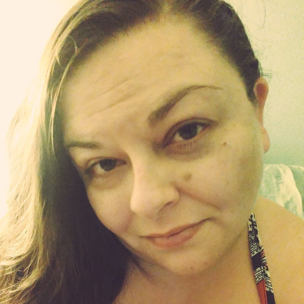 KeepinItKiki's tweet photo. Sadden by my 1st instinct to delete this pic b/c its me w/out makeup &amp; I automatically see all flaws. 
#TrueBeauty https://t.co/pYowmpJXJD