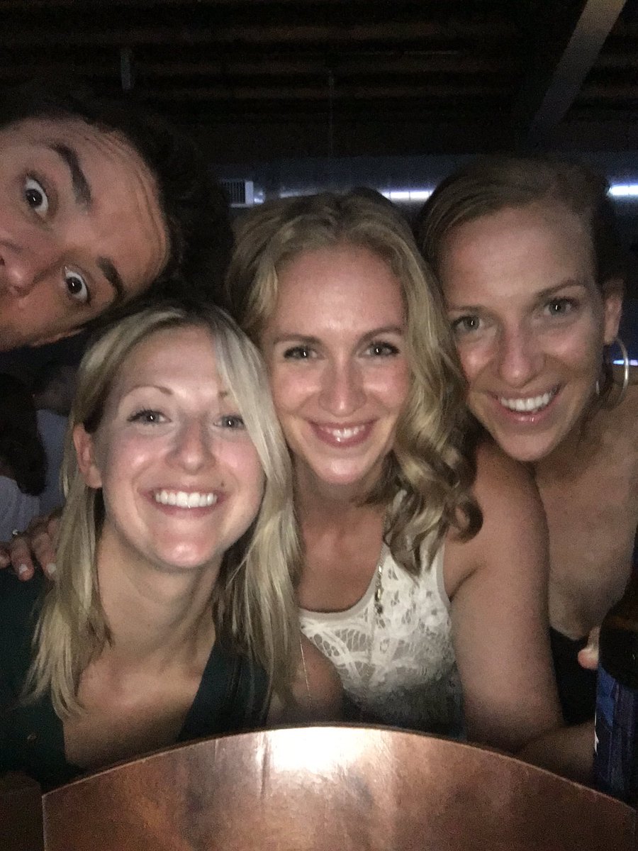 J4nna's tweet photo. #flagshipchicago #upshow https://t.co/OzbZxJScnt