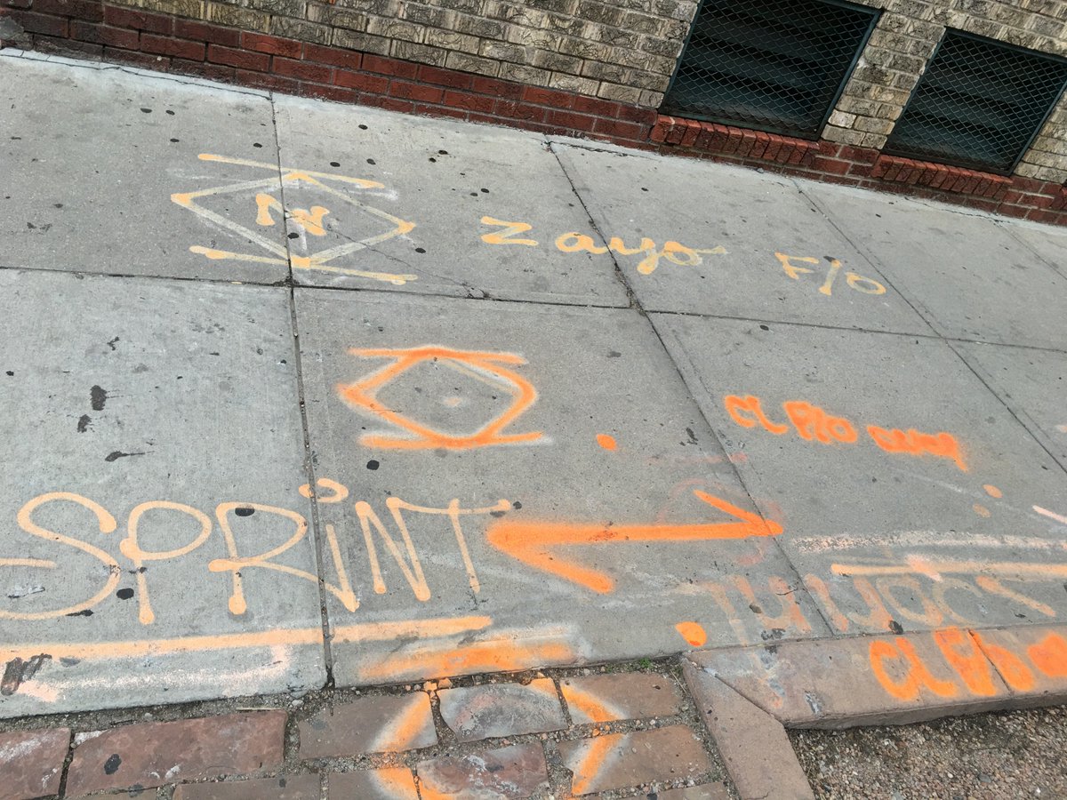 mammothyeah's tweet photo. One of the busiest fiber routes in downtown Denver the Mammoth crew has seen! https://t.co/Dl1jyev7q2