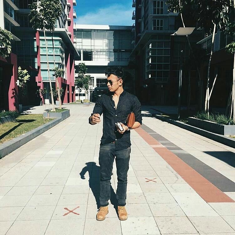 farez_fc's tweet photo. Jom jalan2 mana tu boss.Kami selalu jalan2 di dalam hati boss 😍😍😛 @farezridzwan - Jom jalan2 👦 #frmn #frmnjourney https://t.co/vrOkgCvwFX