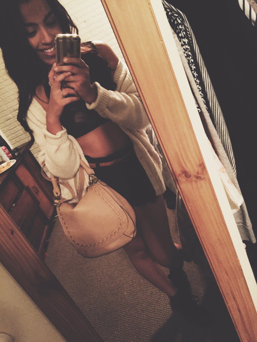 mariahbitess's tweet photo. Multi selfies πππ#whatitdobbyboo #couldntdecidewhichpic #feelinmyself #lovemyphonecasebtw #chucks #blackerrthang https://t.co/MMFNARlEIh