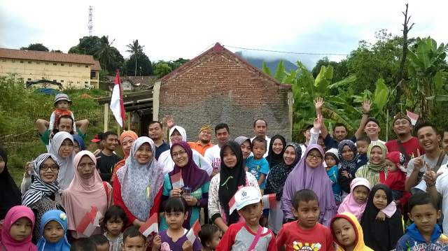 dini_not's tweet photo. Jalan santai HUT RI komp voctoryland...seruuu https://t.co/SBGYgJVFFp
