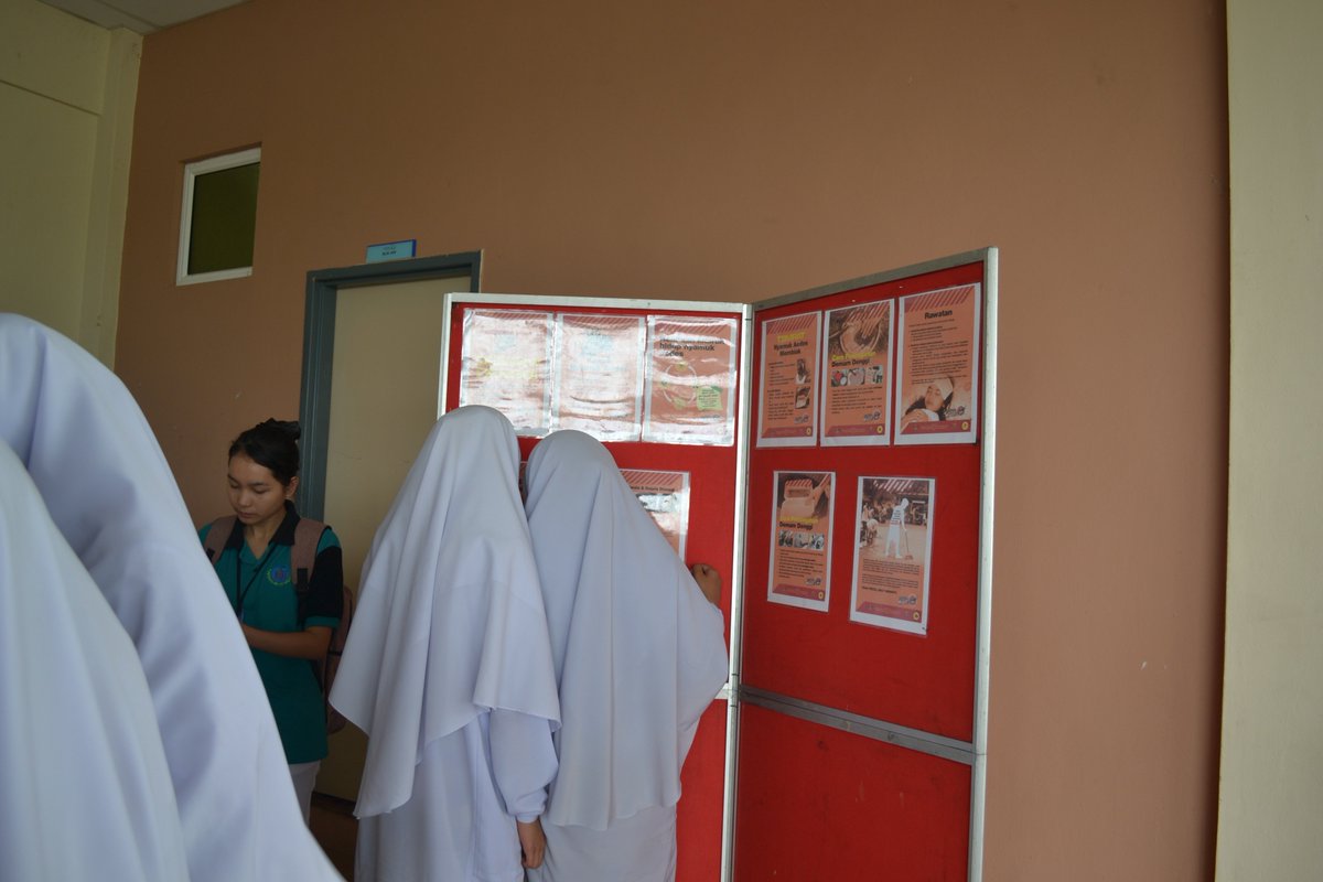 D_PATROLSMKAK's tweet photo. During Exhibition ;)
 Dewan Al-Furqan SMK (A) Keningau | 12 August 2016 | 9:15 AM | https://t.co/YpnnwEzmwY