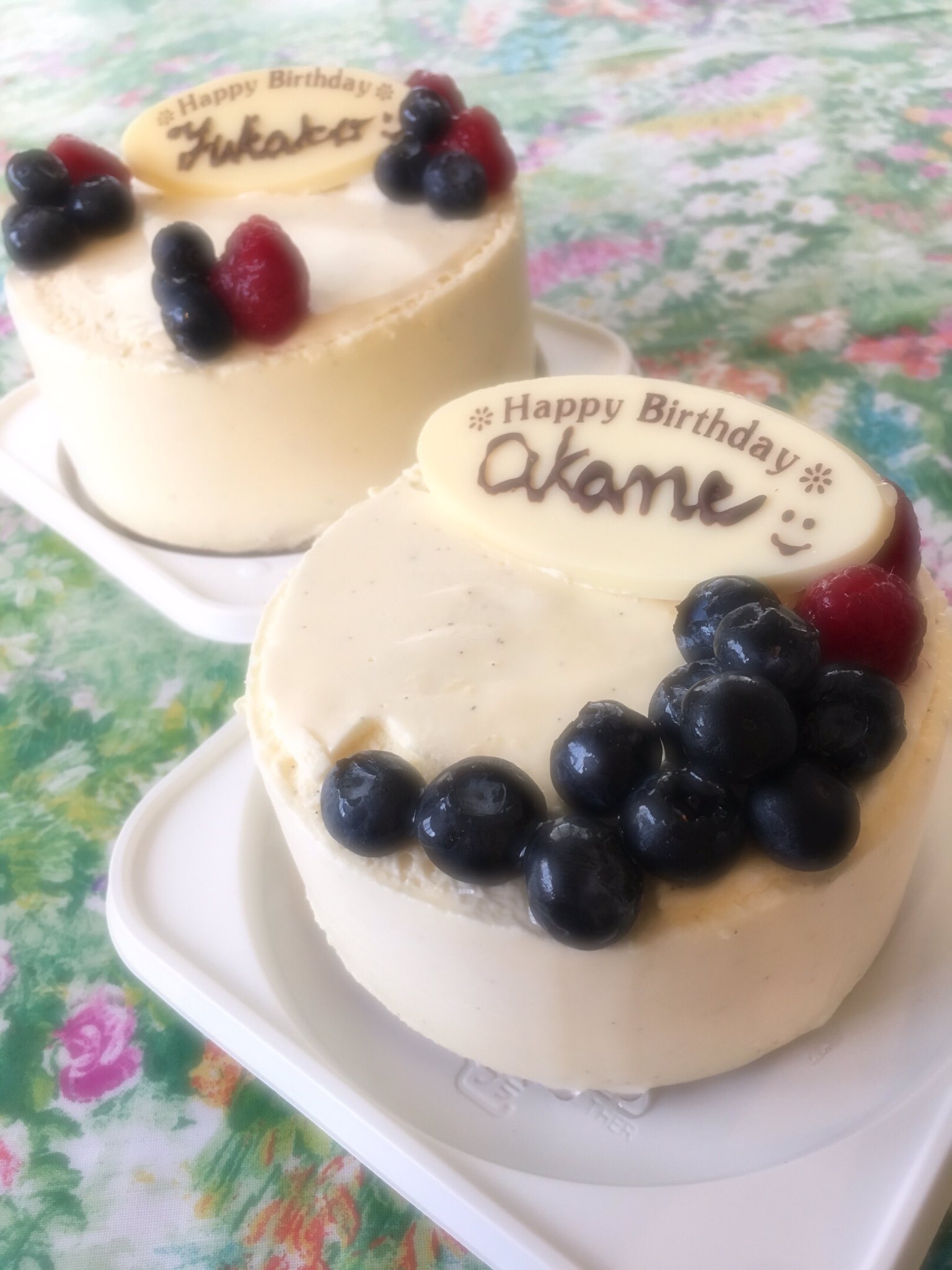 くろ お菓子垢 バニラムースケーキ 友達の誕生日に 底はジェノワーズショコラ 真ん中にはチョコムースを入れました チョコペンで筆記体が上手く書けない 練習しないと お菓子作り お菓子作り好きな人と繋がりたい くろ お菓子垢 バニラムースケーキ 友達の誕生日に 底はジェノワーズショコラ 真ん中にはチョコムースを入れました チョコペンで筆記体が上手く書けない 練習しないと お菓子作り お菓子作り好きな人と繋がりたい