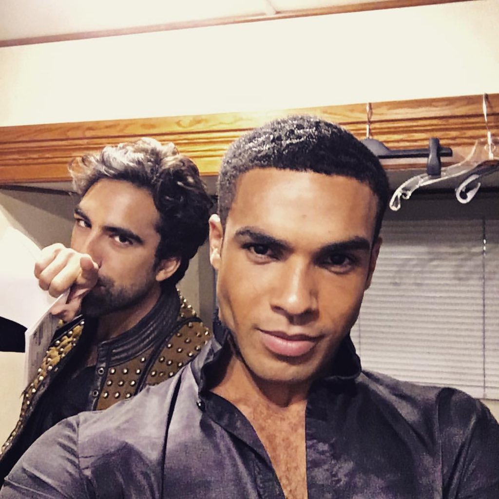 GreggChillinZne's tweet image. Good morning!Gregg looks gorgeous in Mercutio's outfit!😍🔝 #greggchillin #cooljacket #StillStarCrossed #chillinsunday