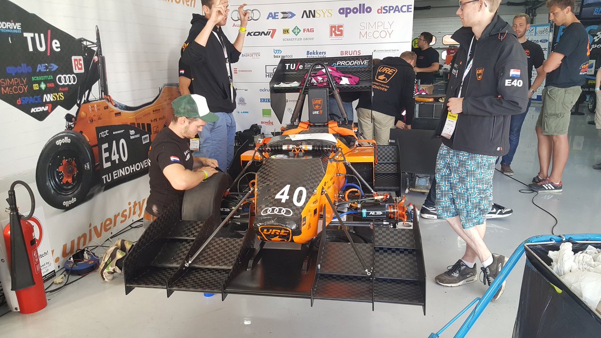 UREindhoven's tweet photo. The #URE11.2 is ready for the challenge. Meanwhile some creative accumulator pre-cooling has been installed. #FSG16 https://t.co/itvOeTPQbP