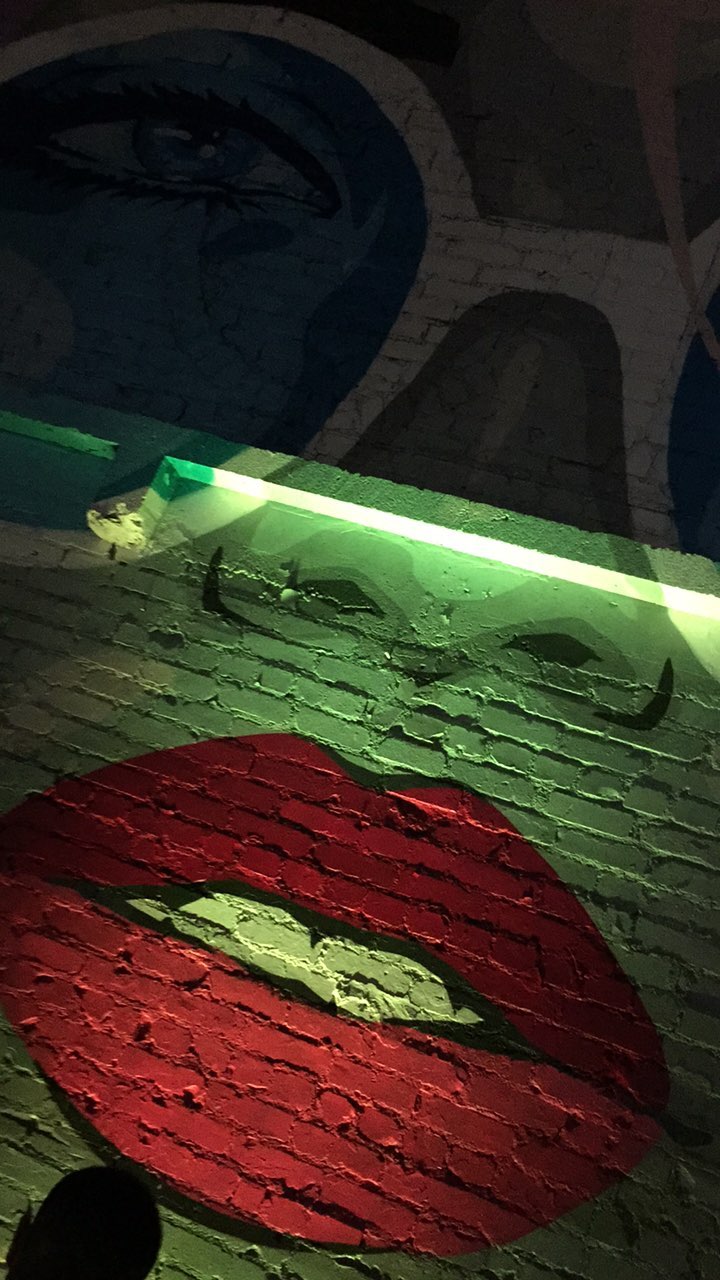 CpzWOkrWAAAJa7J.jpg:large (720×1280)