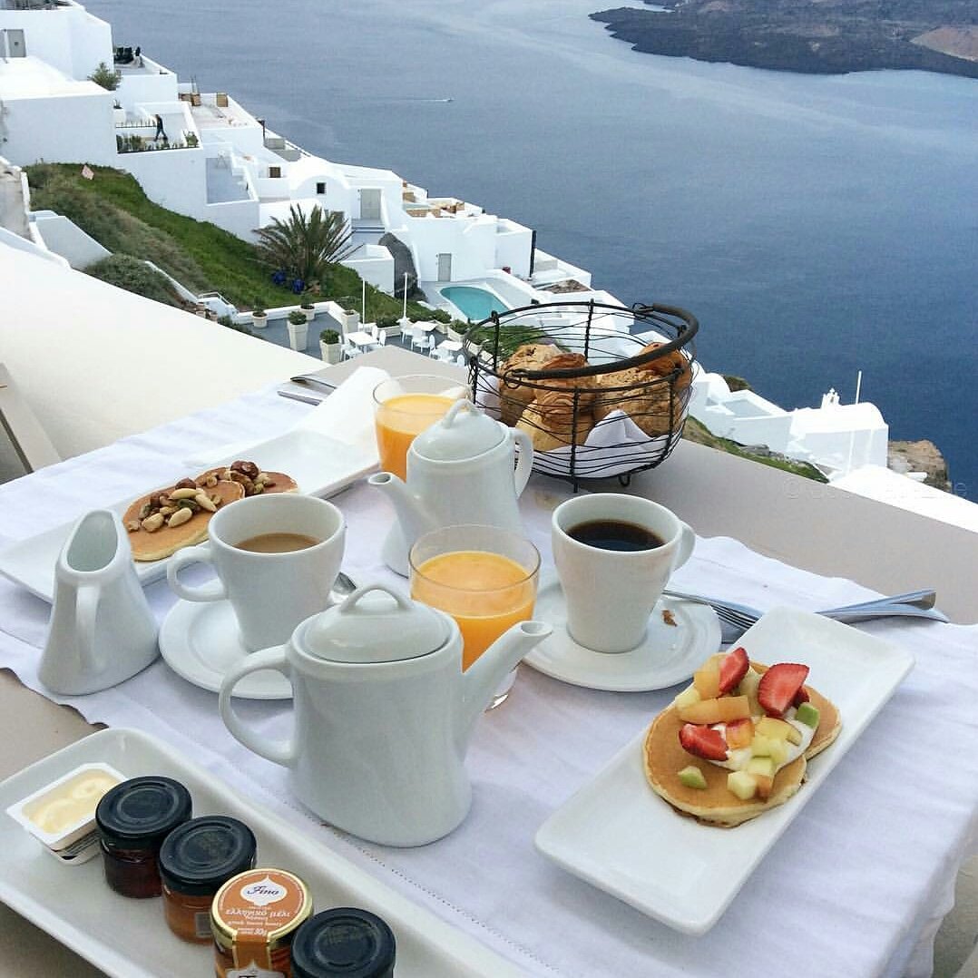 KapariSantorini's tweet image. Natural awaking. Photo by @30smagazine #kaparinaturalresort #kaparisantorini #santorini #travel #boutiquehotel