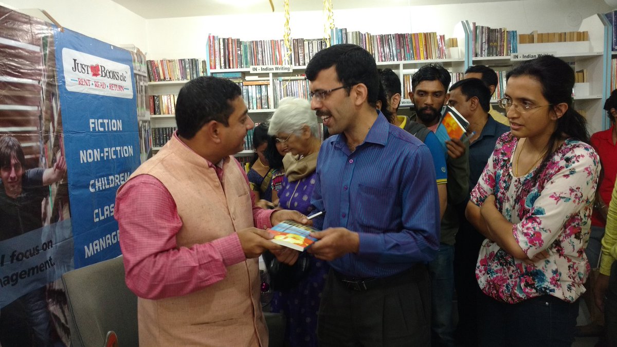 chetanhegdem's tweet image. #Interaction #DronacharyaAttheWorkPlace @meghdootk #AuthorMeet with @kumar_poornima @JustBooksCLC #Mysuru