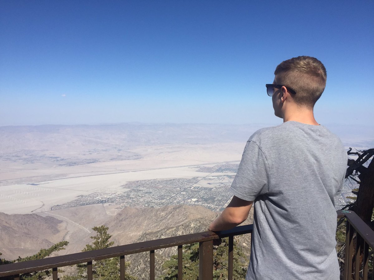 DanielCMartin1's tweet photo. #mountjacinto @diamondresorts #california 😎🇺🇸 just incredible this high up, #palmsprings is a dot on horizon #USA https://t.co/d4k32SKkOY