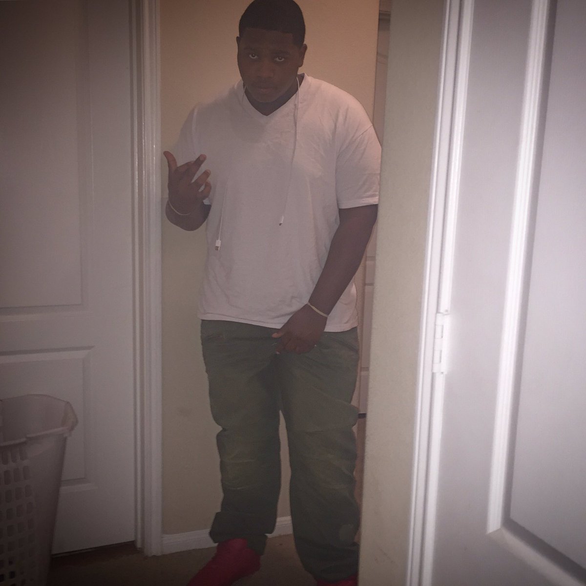 ItsTheWorld_103's tweet photo. Trappin Ain't A Hobby It's A Skill Nigga💰💰💰🔑 https://t.co/Q6QY5wvTsG