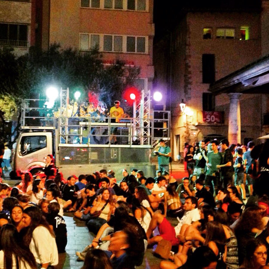 A la Porxada pel veredicte de #FMGranollers2016!
Enhorabona a la colla de Blancs per la victòria! #blancsiblaus