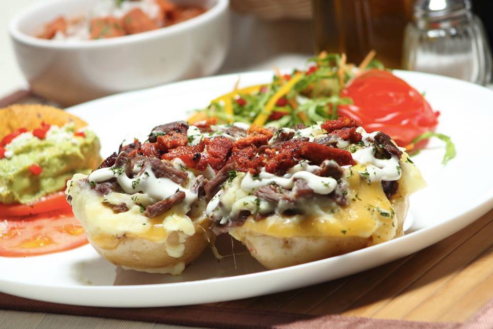 En #LaParrilla puedes disfrutar una deliciosa Papa Rellena.