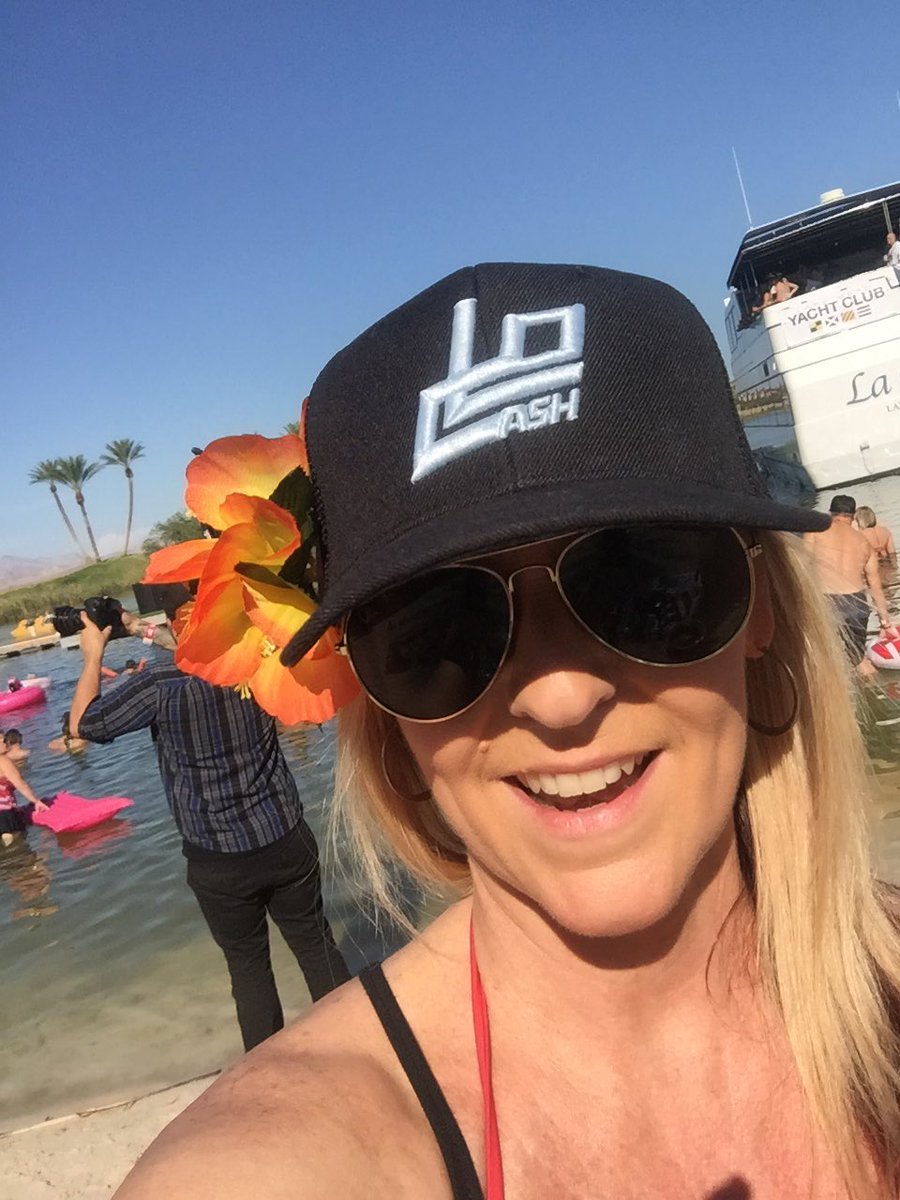 Ready to get my @LOCASHmusic on! #ilovethislife #iknowsomebody #countryinthecove