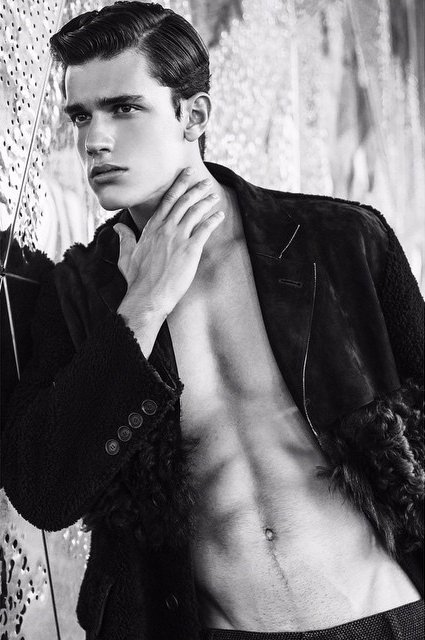 JoyfulDivinity's tweet image. "I guess this will do." #SeductiveSunday