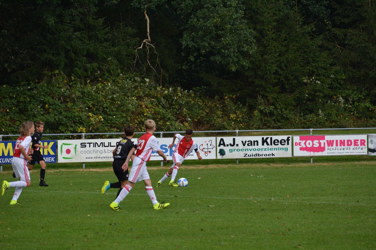 FCEmmenD2's tweet photo. Wedstrijd in beeld:                             FC Emmen vs AJAX 0-4 https://t.co/pdEgLYAPzK
