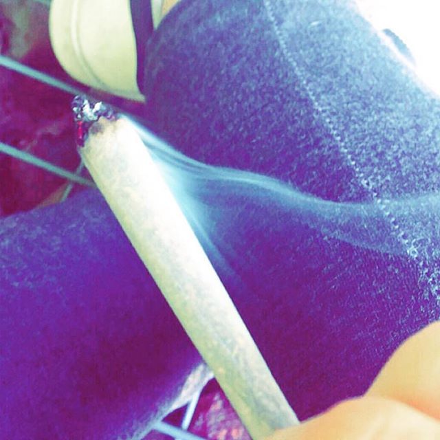 EvaKey19's tweet image. Contemplating life right now wtf is it too high