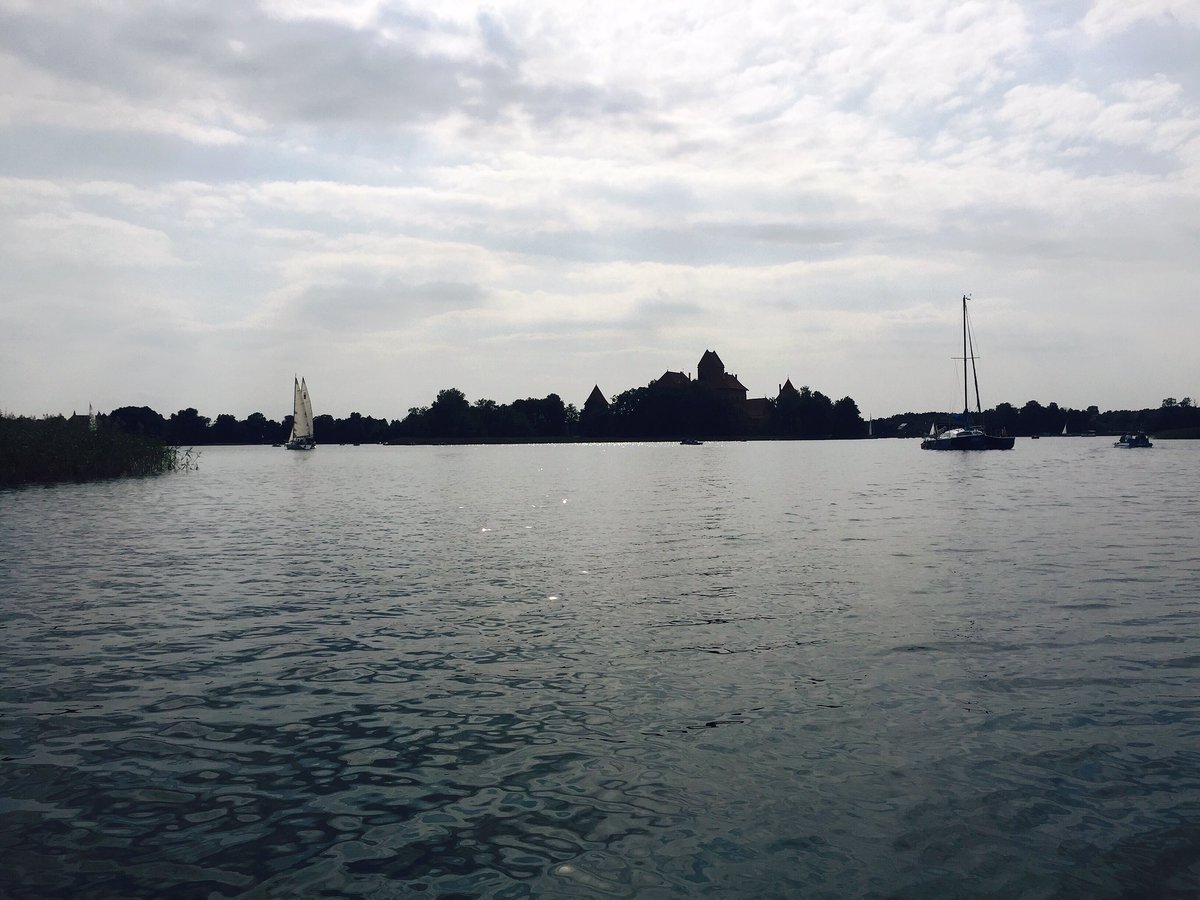 kontraforse's tweet photo. Water biking around the castle 💙🌊 #summer #holiday #waterbike #Lithuania #lake https://t.co/qu0lTZEj2N