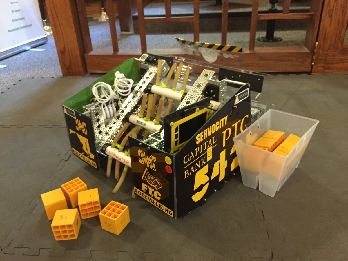 thingstitute's tweet image. Full house today at the #Thingstitute working on robots w/ @CoderDojoDC &amp;amp; @FTC5421