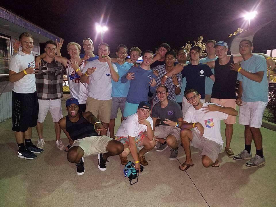 ATO_ILSTU's tweet photo. We had a great time at @ISU_TriDelta dolphin dive! Great job guys on taking 3rd! #TausForACause #ForTheKids https://t.co/c8vu0gdII5