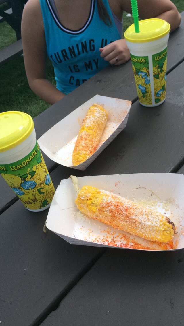 laurenboudreau_'s tweet photo. We were hungover and wanted corn 🌽🚜 @empowwww #cornfest2016 https://t.co/oPkk4wBLkJ