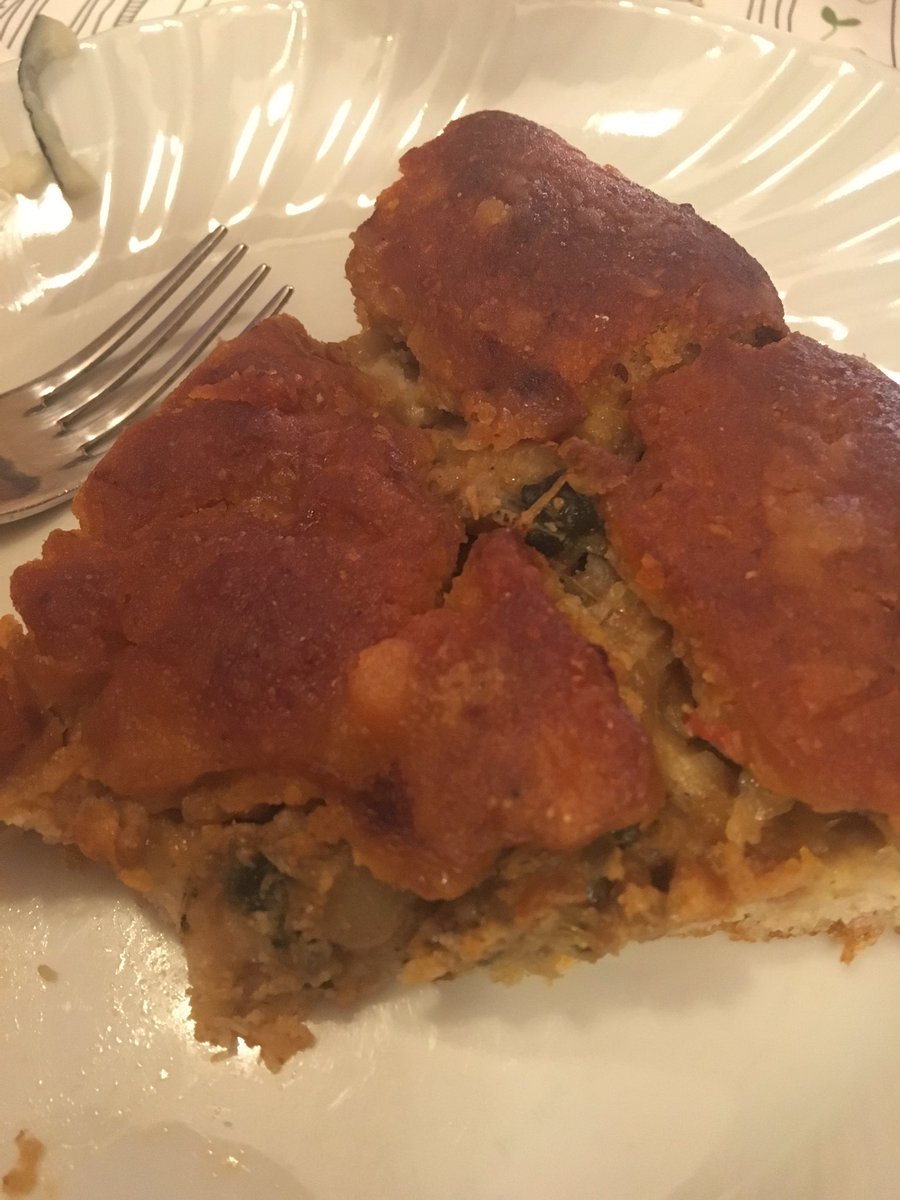 SastrePaco's tweet photo. .@Pedrobeltran__ qué pintaza! yo,empanada de maíz/zamburiñas de la panadería/horno/leña #SIEIRA-CHARLÍN de #Riveira https://t.co/cWEAY9RyLa