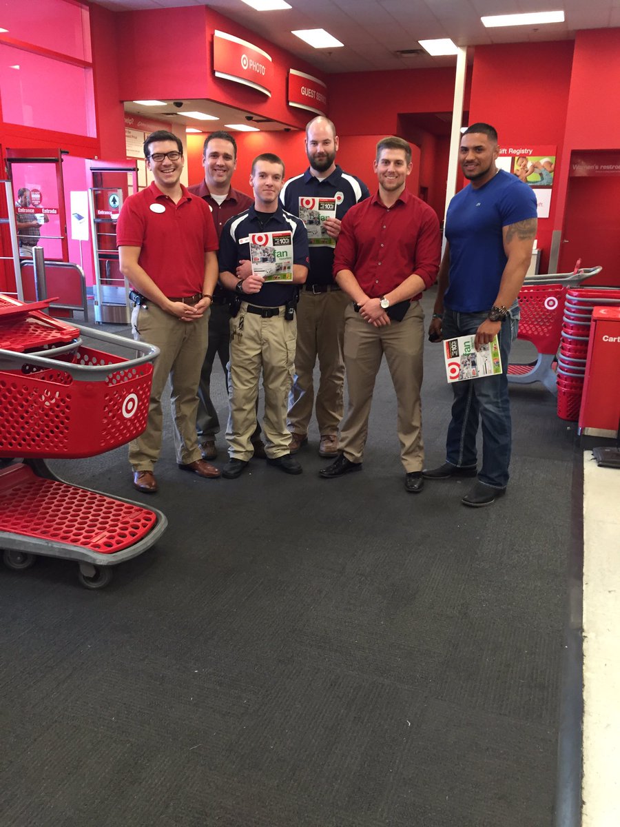 AB3Aaron's tweet photo. T1304 AP team greeting guests with smiles and great deals!! #TargetRunDay @TheWolf916 @Eustolio https://t.co/INGrLoOJHb