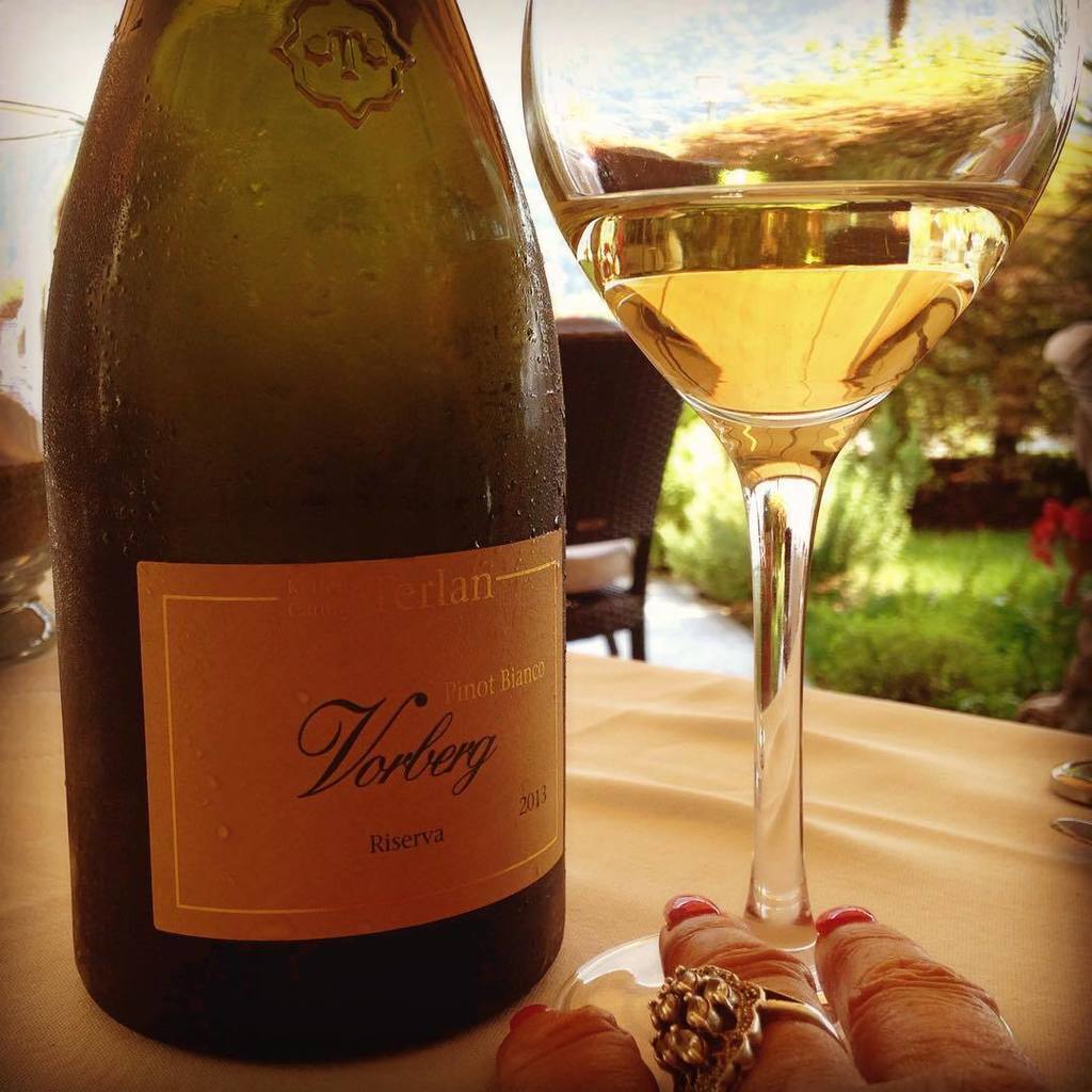 cinziatosini's tweet photo. Un buon bere... #Vorberg Südtirol #Terlaner Riserva 2013 #CantinaTerlano #AltoAdige https://t.co/355lSRFI6F