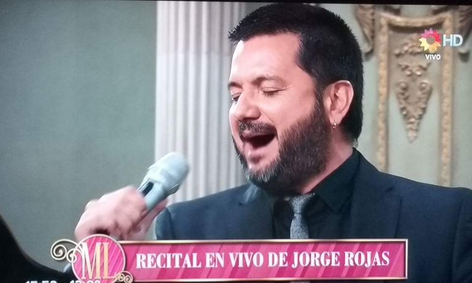 lalynav's tweet photo. @JRojasoficial @JRojasPrensa mi amiga @aleja_pigna enloquecida con tu presentación! Alegraste su domingo  #FielFan https://t.co/bllqVMKSD2
