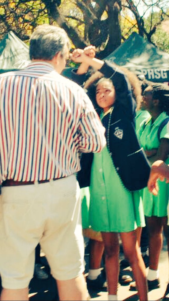 AfrikanJeanyus's tweet image. That hair! Is Power! 
It does not cower, it stands tall! Announcing its presence!  #StopRacismAtPretoriaGirlsHigh