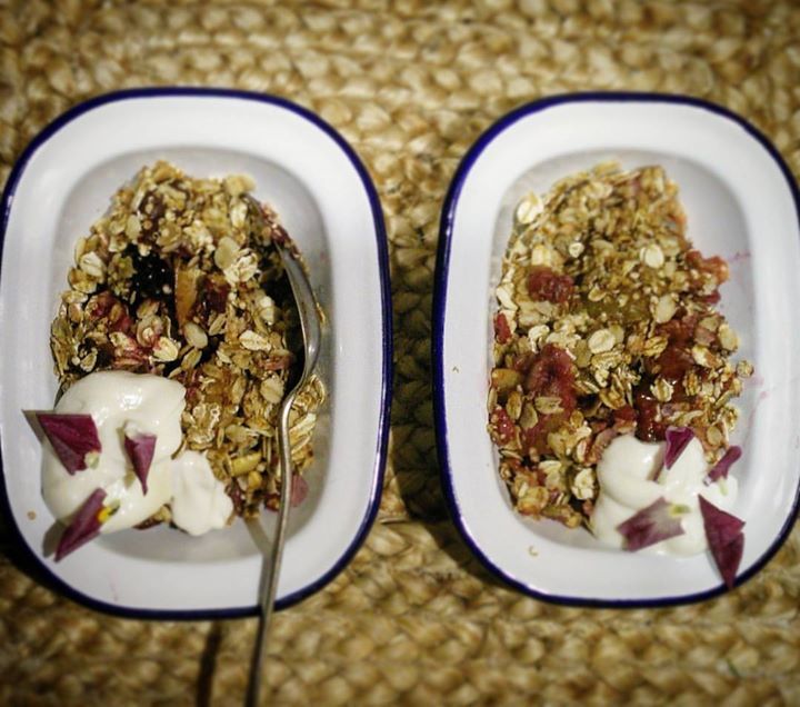 Mon_Petit_Cafe's tweet photo. #vanmade crumble #organicfruit #crumbletopping #vegetarian #chantillygreekyoghurt https://t.co/YZlB6oeEt2 https://t.co/bqgsIL4dou