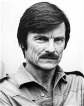 cQuotes1's tweet image. أنا لا أكره أحداً...حتى أصدقائي الذين خذلوني لازلت أحبهم لكني لا أستطيع تقبلهم بجواري مرة أخرى ..
-أندريه تاركوفسكي