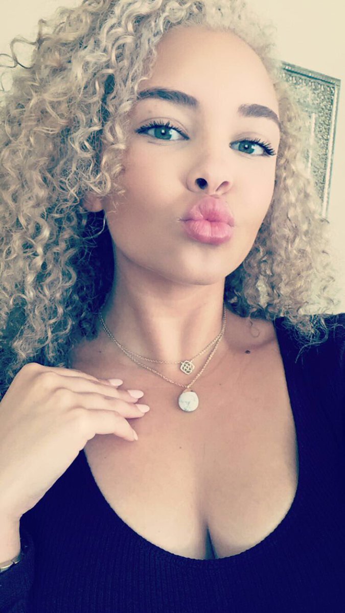 jasminerhenea's tweet image. bc this filter makes me look so much better