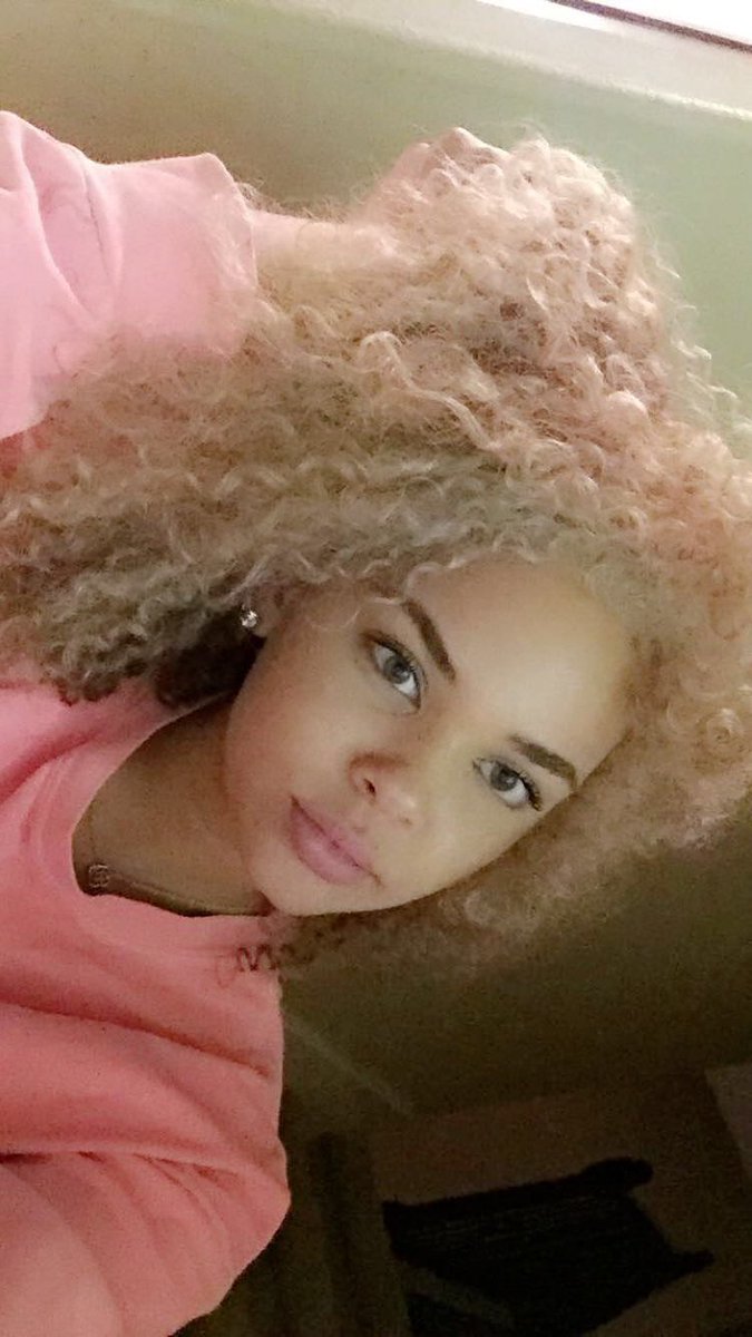 jasminerhenea's tweet image. bc this filter makes me look so much better