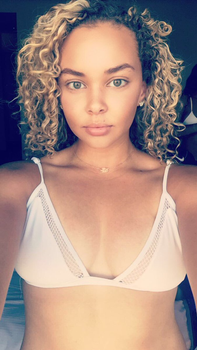 jasminerhenea's tweet image. bc this filter makes me look so much better