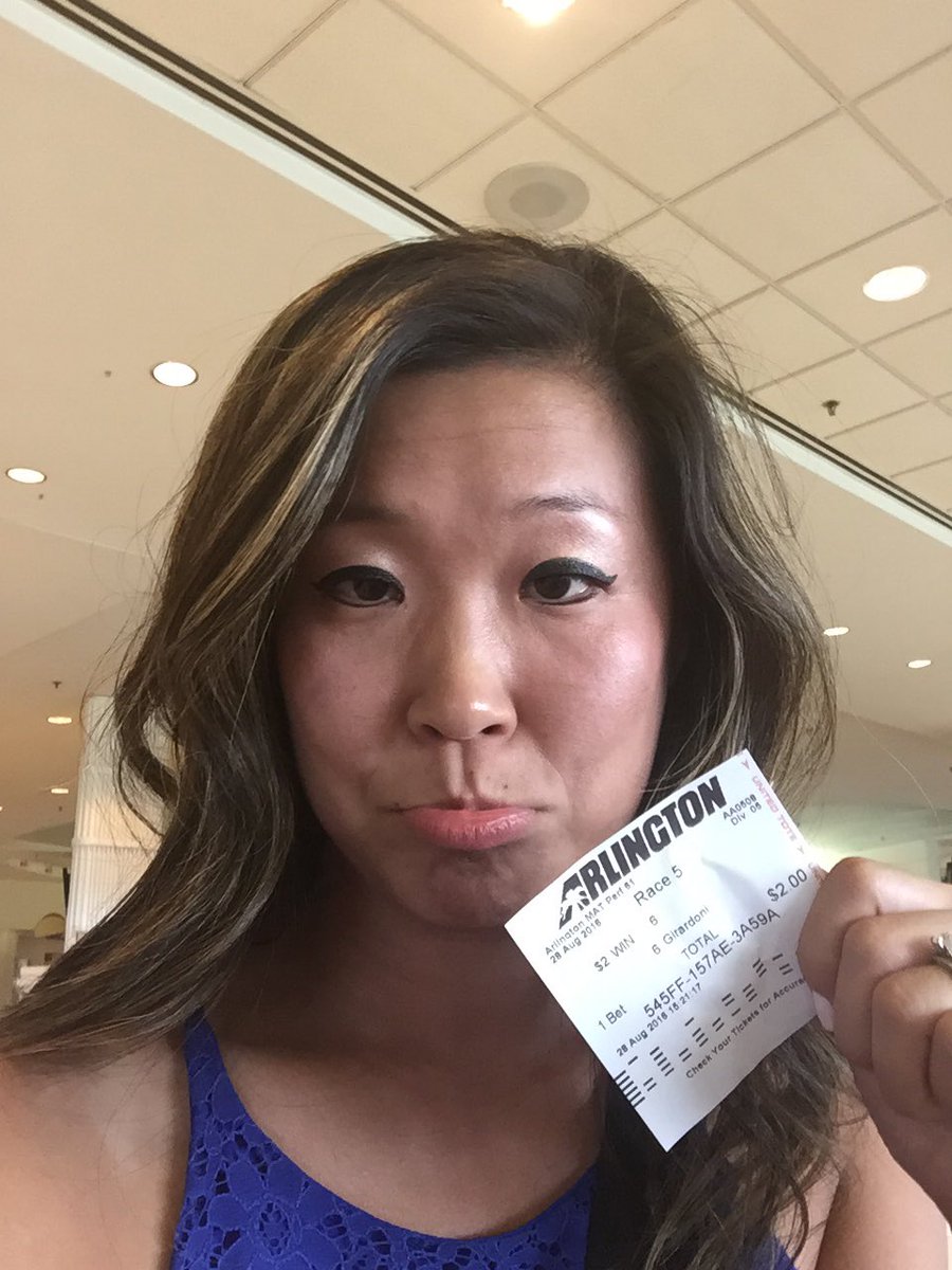 EmilyFlanigan's tweet photo. Picking the pretty grey to win didn't work😢 Girardoni I still think you're pretty! #Arlington_Park #SecondChances https://t.co/NsHFKa0sYY