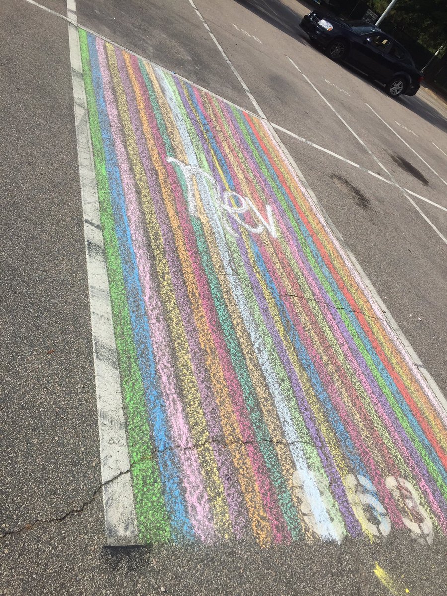 LRHSnews's tweet image. Seniors feeling artsy the day before school! #ClassOf2017 #LEGEN17ARY