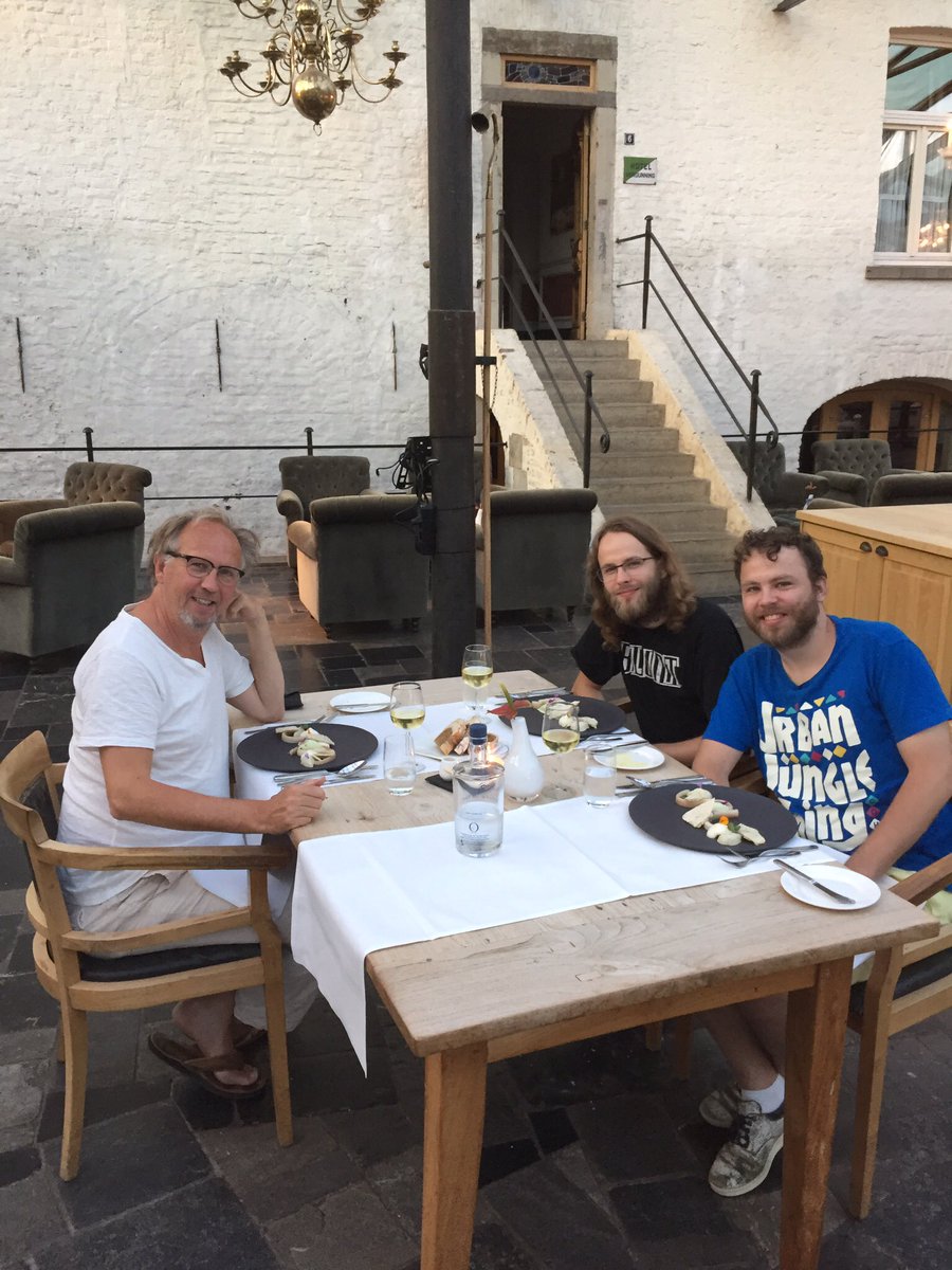 Mooi diner zeg bij <a href="/ChateauDeRaay/">Château De Raay</a> en chef @&amp; pioneer Dylan van Hitrtum. 160 kruiden in zijn tuin. #terroir
