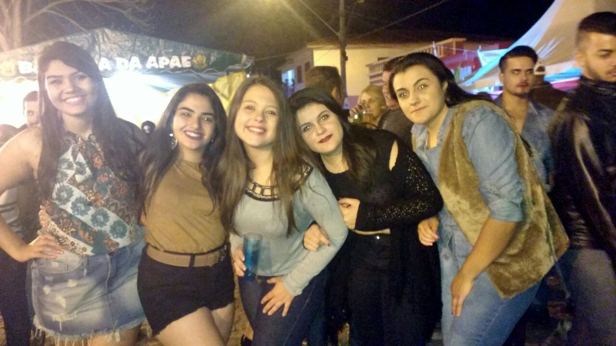 malevioli's tweet photo. sem base no tanto que gostei de conhecer vocês! São amorzinhos demais! 💜😍 #PT105 https://t.co/bugZUMOCTI