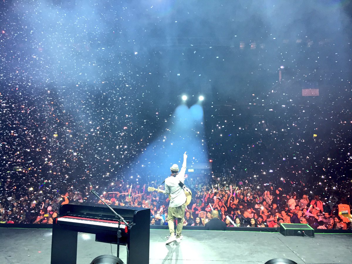 AxelOficial's tweet photo. Hoy salió concierto en el #LunaPark 
Así...de golpe...sin avisar jeje 😜 https://t.co/f7QzsFHEqo