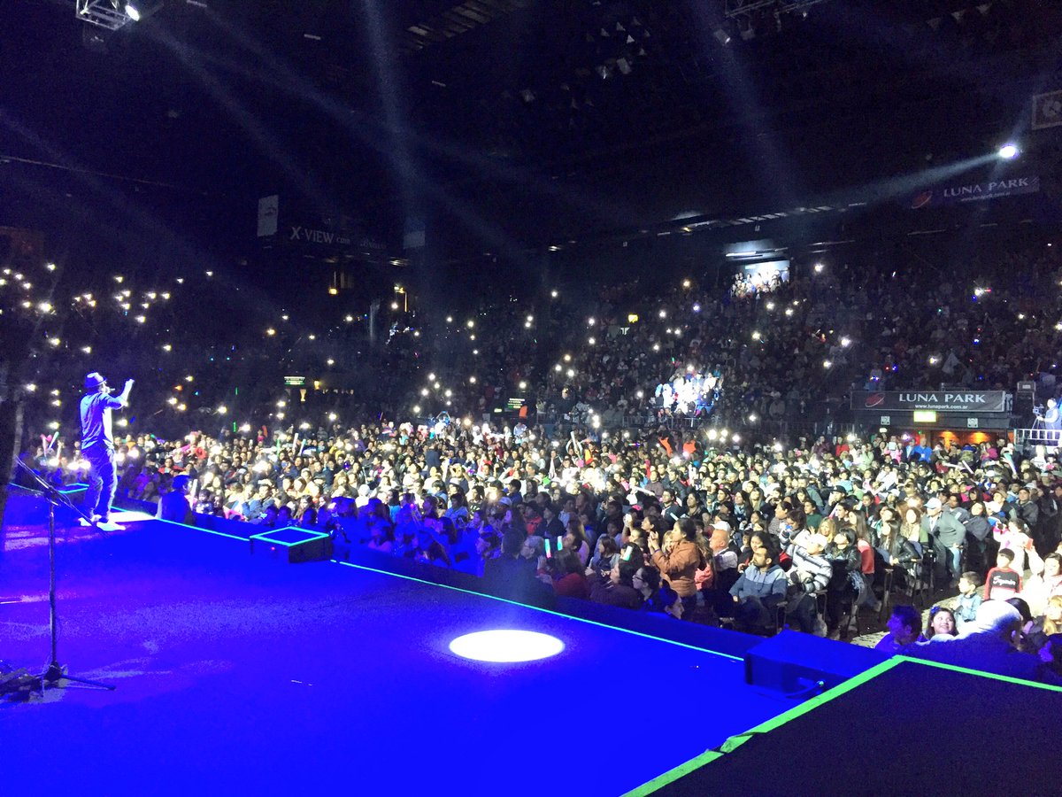 AxelOficial's tweet photo. Hoy salió concierto en el #LunaPark 
Así...de golpe...sin avisar jeje 😜 https://t.co/f7QzsFHEqo