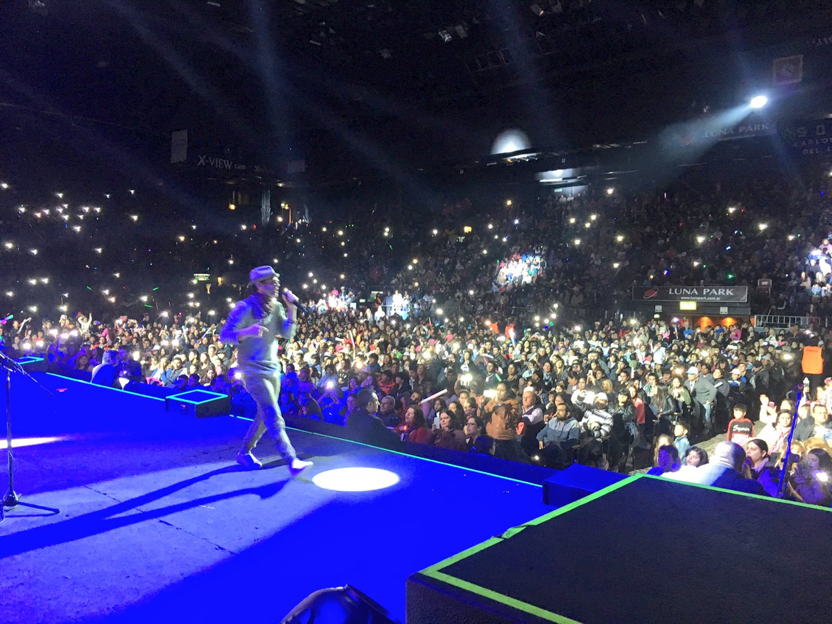 AxelOficial's tweet photo. Hoy salió concierto en el #LunaPark 
Así...de golpe...sin avisar jeje 😜 https://t.co/f7QzsFHEqo