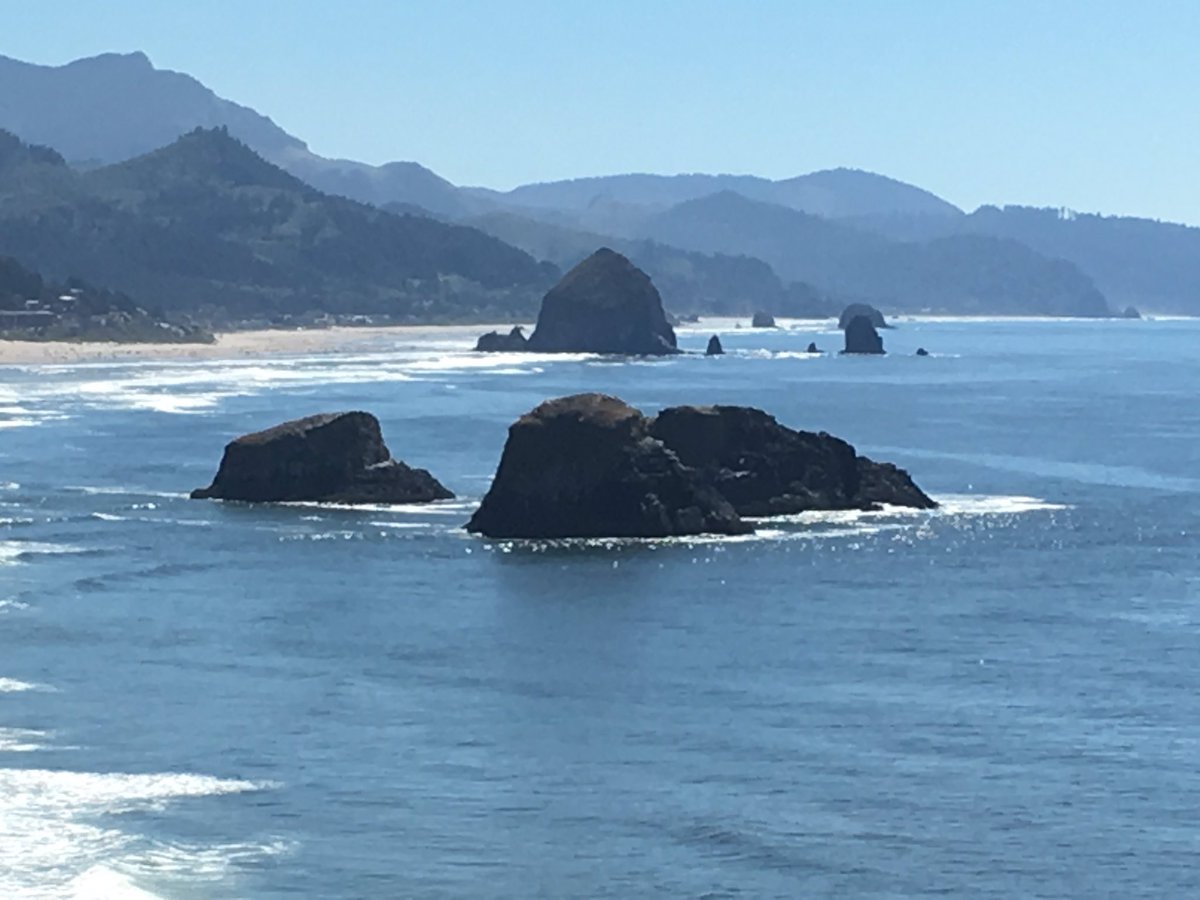 tlm101's tweet image. Awesome day at Cannon Beach!! #Oregon #cannonbeach #awesomescenery #Goonies #haystackrock