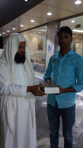 alser1428's tweet photo. تم توزيع مصحف باللغة البنغالية للجالية البنغالية من مكتب الدعوة في حي السر بالطائف
#وقف_الدعوة #الطائف
#داعم_للخير https://t.co/QNxI60unEK