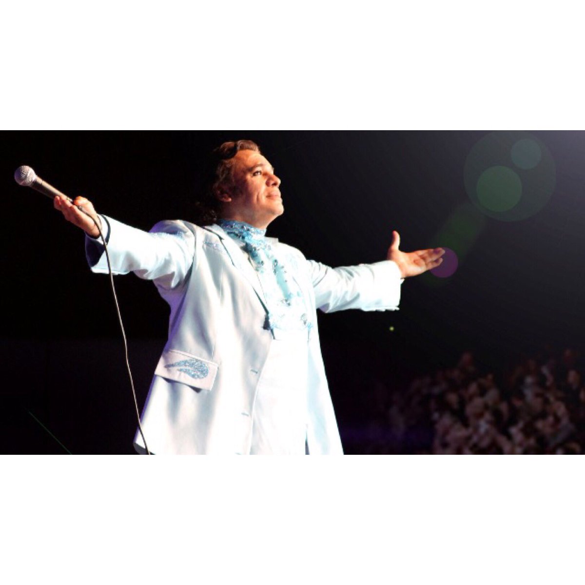DhellaRodd's tweet photo. Dejas un legado en cada uno de nosotros! ❤️👏🏻👏🏻 
Descansa en paz cariño 😢❤️ #juangabriel #DivodeJuárez https://t.co/OMb2MhvG2y